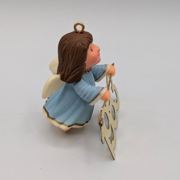 Hallmark Keepsake Angel Messenger 1983 Vintage Christmas Tree Ornament - Picture 3 of 10